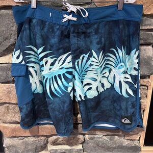 Quiksilver Men's Blue Tropical board Shorts men’s‎ size 36